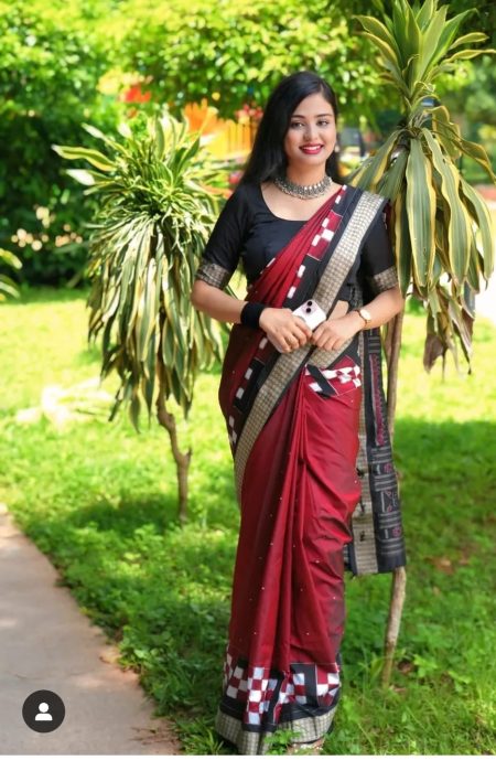 ITISKA Crimson Elegance Heritage Saree
